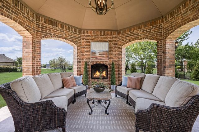 125 Manor Drive, Heath, TX 75032