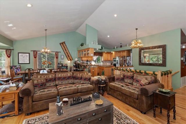 160 Birchwood, Lake Arrowhead, CA 92352