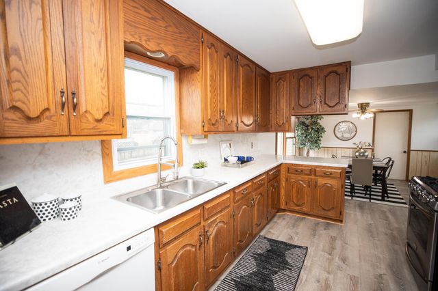185 49th Avenue NE, Fridley, MN 55421