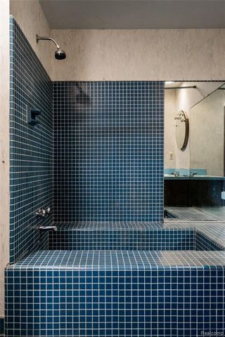 7118 Pebble Park Drive, West Bloomfield, MI 48322
