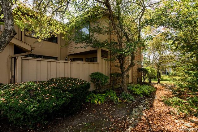 7118 Pebble Park Drive, West Bloomfield, MI 48322