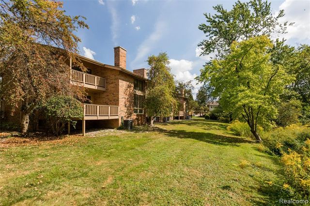 7118 Pebble Park Drive, West Bloomfield, MI 48322