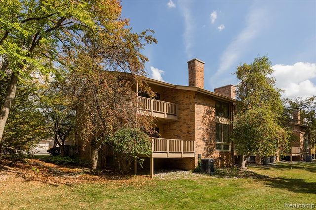 7118 Pebble Park Drive, West Bloomfield, MI 48322