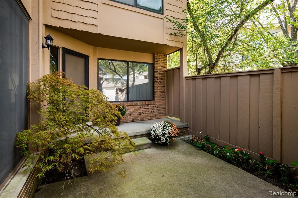 7118 Pebble Park Drive, West Bloomfield, MI 48322