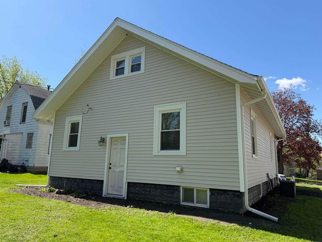 921 Leavitt Street, Waterloo, IA 50702