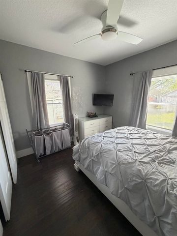 921 Leavitt Street, Waterloo, IA 50702