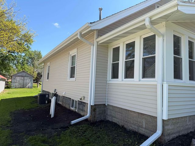 921 Leavitt Street, Waterloo, IA 50702