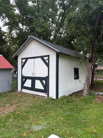 921 Leavitt Street, Waterloo, IA 50702