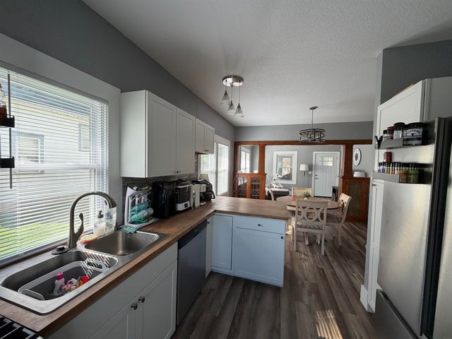 921 Leavitt Street, Waterloo, IA 50702