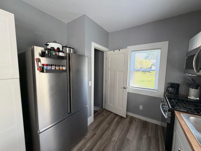 921 Leavitt Street, Waterloo, IA 50702