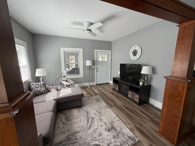 921 Leavitt Street, Waterloo, IA 50702