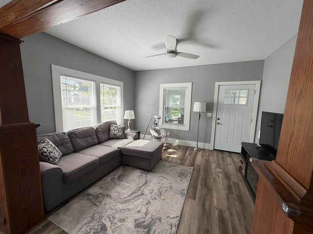 921 Leavitt Street, Waterloo, IA 50702