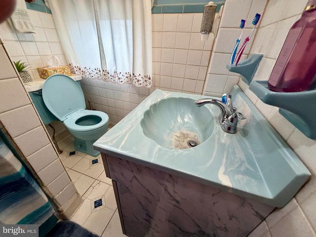 172 W RIDGE, Linwood, PA 19061