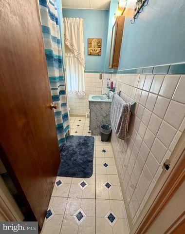 172 W RIDGE, Linwood, PA 19061