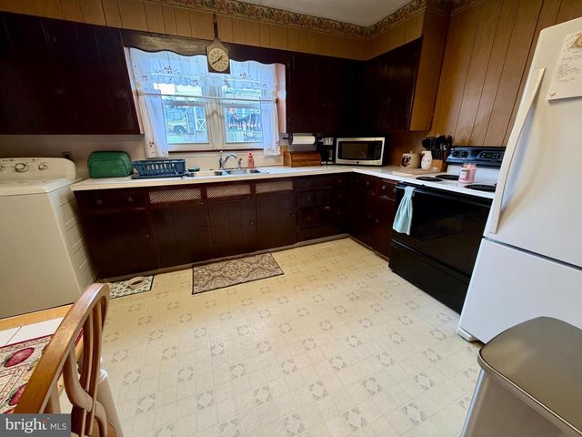 172 W RIDGE, Linwood, PA 19061