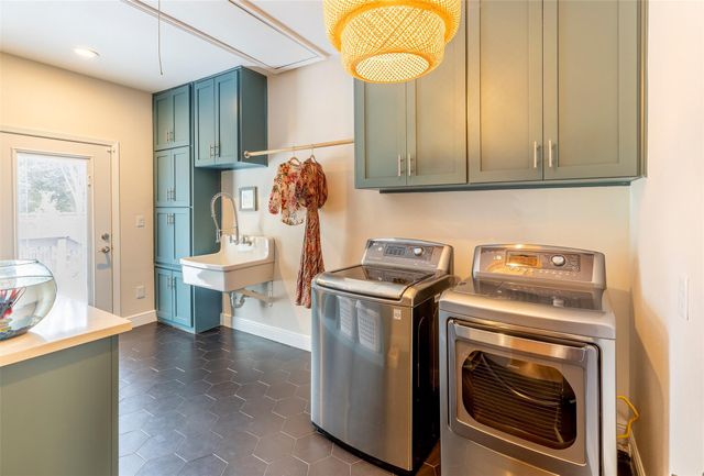 8800 Golden Rain CV, Austin, TX 78735