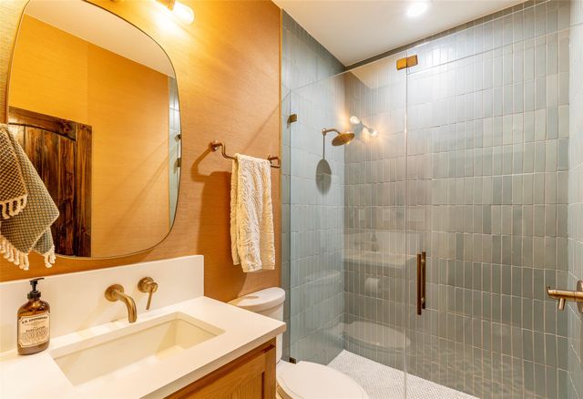 8800 Golden Rain CV, Austin, TX 78735