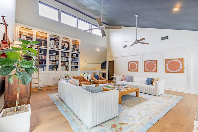 8800 Golden Rain CV, Austin, TX 78735