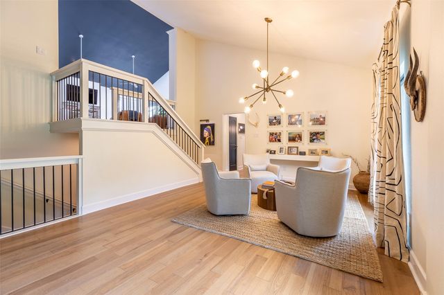 8800 Golden Rain CV, Austin, TX 78735