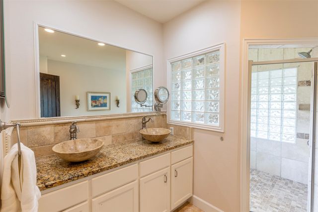 8800 Golden Rain CV, Austin, TX 78735