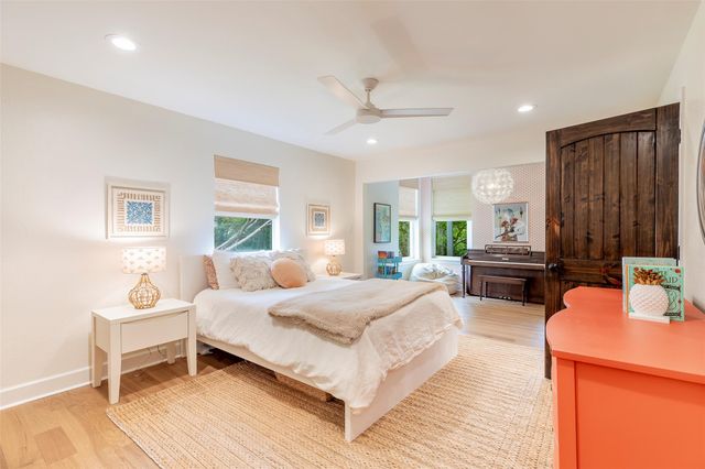 8800 Golden Rain CV, Austin, TX 78735