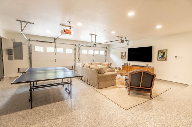 8800 Golden Rain CV, Austin, TX 78735