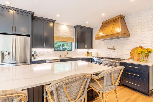 8800 Golden Rain CV, Austin, TX 78735