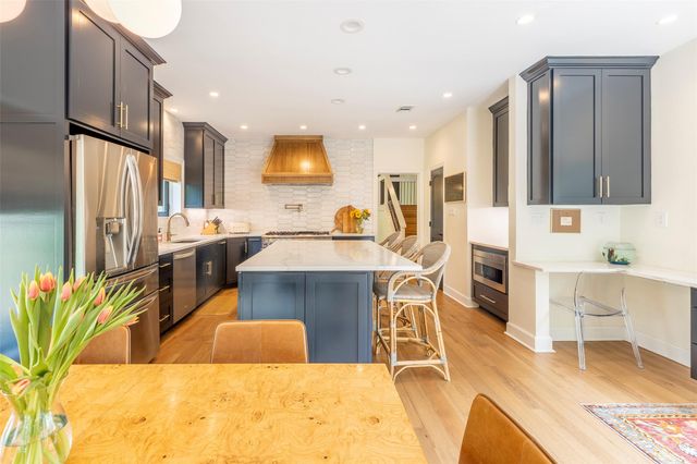 8800 Golden Rain CV, Austin, TX 78735