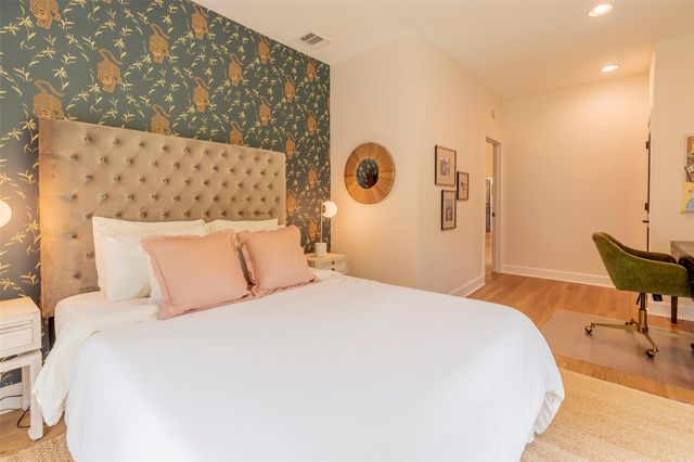 8800 Golden Rain CV, Austin, TX 78735