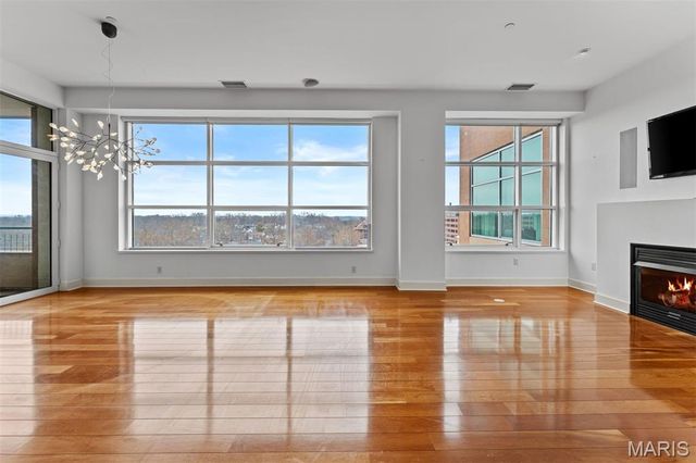 8025 Maryland Avenue 6A, Clayton, MO 63105