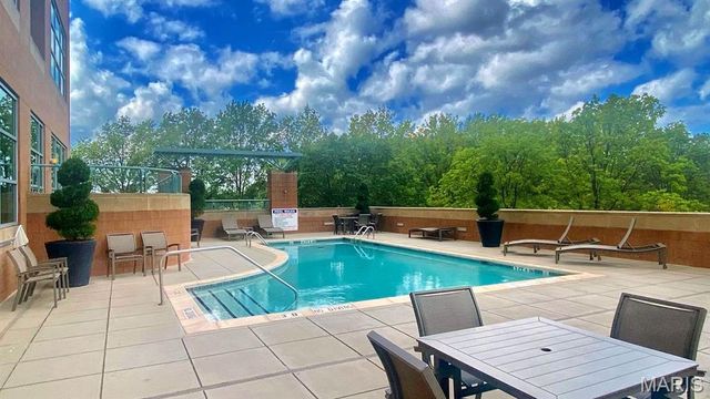 8025 Maryland Avenue 6A, Clayton, MO 63105