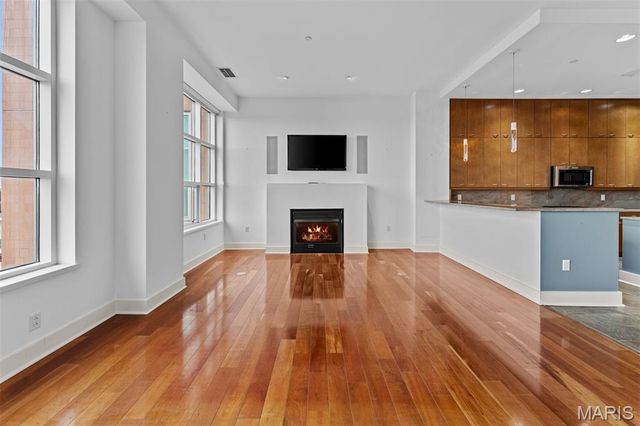 8025 Maryland Avenue 6A, Clayton, MO 63105