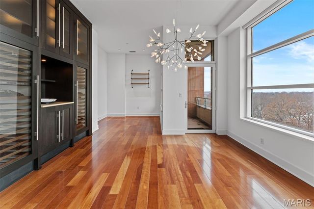 8025 Maryland Avenue 6A, Clayton, MO 63105