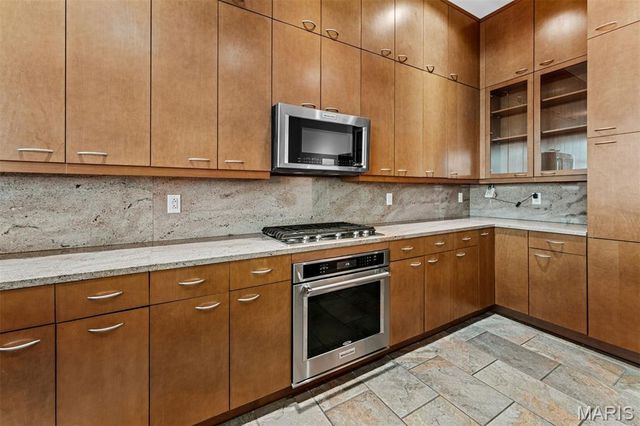 8025 Maryland Avenue 6A, Clayton, MO 63105