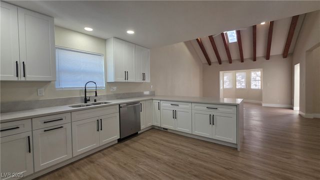 1312 Oak Tree Lane, Las Vegas, NV 89108