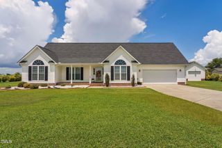 52 Hunters Rdg Trail, Dunn, NC 28334