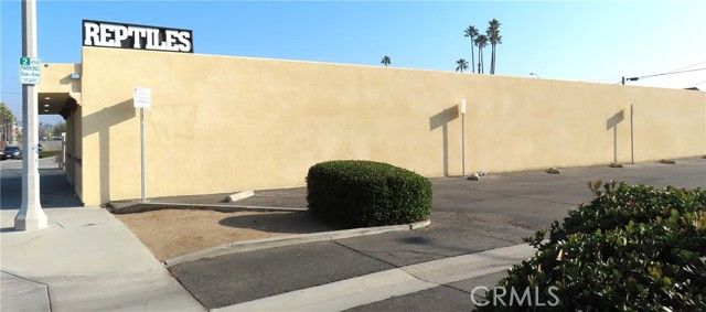 3912 Merrill Avenue, Riverside, CA 92506