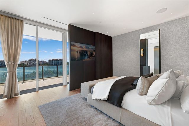 800 S Pointe Dr 801, Miami Beach, FL 33139