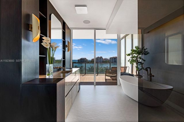 800 S Pointe Dr 801, Miami Beach, FL 33139