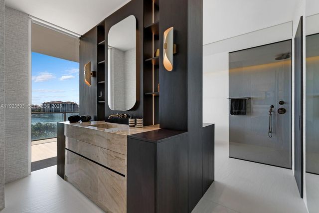 800 S Pointe Dr 801, Miami Beach, FL 33139