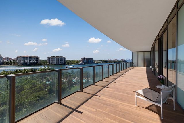 800 S Pointe Dr 801, Miami Beach, FL 33139