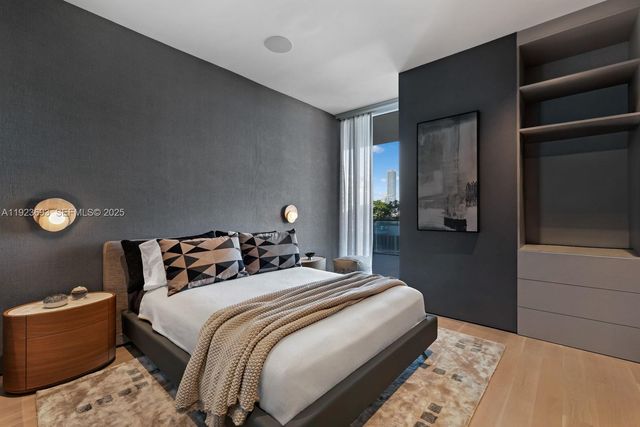 800 S Pointe Dr 801, Miami Beach, FL 33139