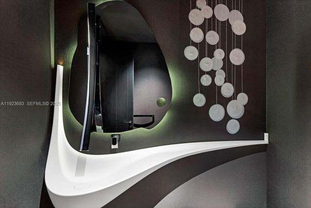 800 S Pointe Dr 801, Miami Beach, FL 33139