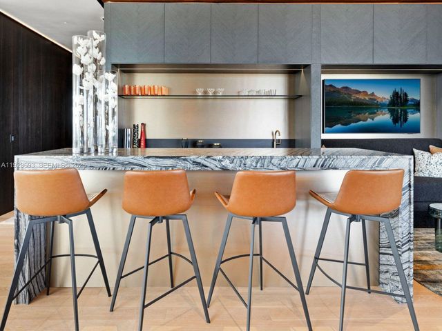 800 S Pointe Dr 801, Miami Beach, FL 33139