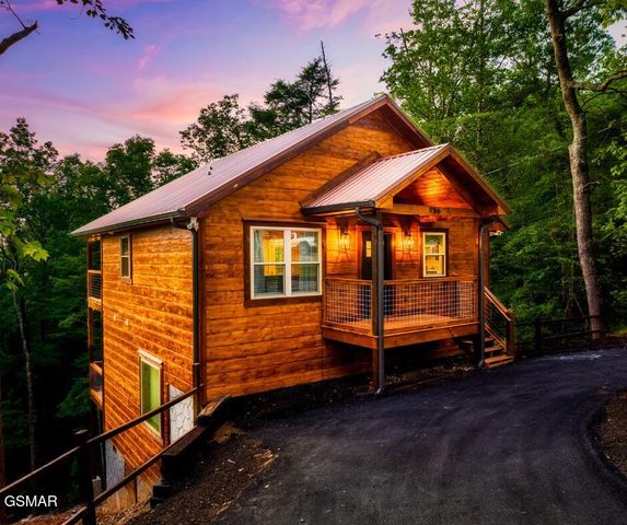 936 E Fir Street, Sevierville, TN 37876