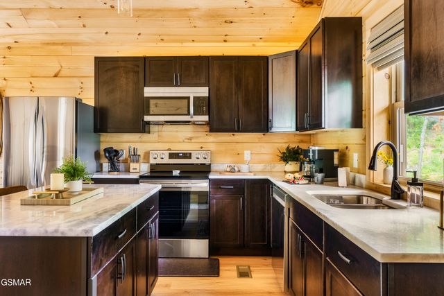 936 E Fir Street, Sevierville, TN 37876