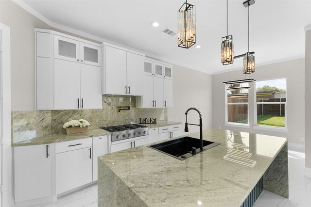 707 Buckalew Street, Dallas, TX 75208