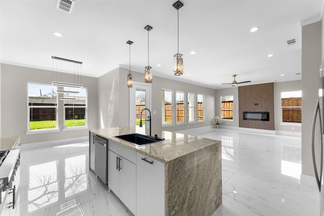 707 Buckalew Street, Dallas, TX 75208