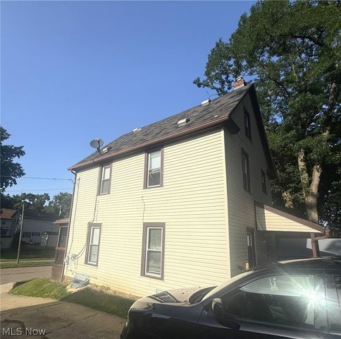 477 Bishop Street, Akron, OH 44307