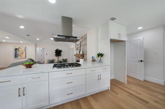 839 Overglen Drive, Dallas, TX 75218